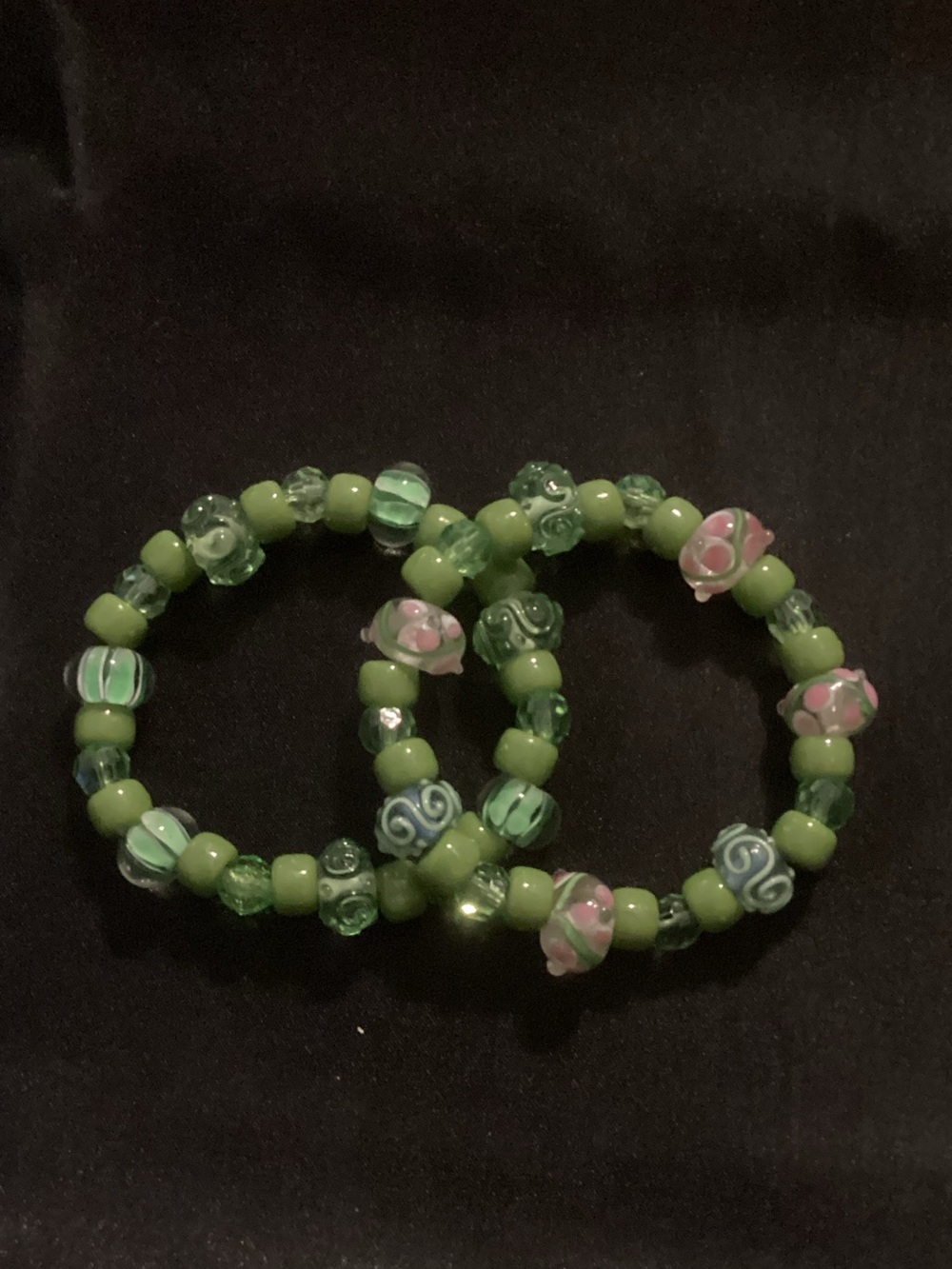 Green Glass Bead Stretch Bracelet Set with Pink Accent Flowers